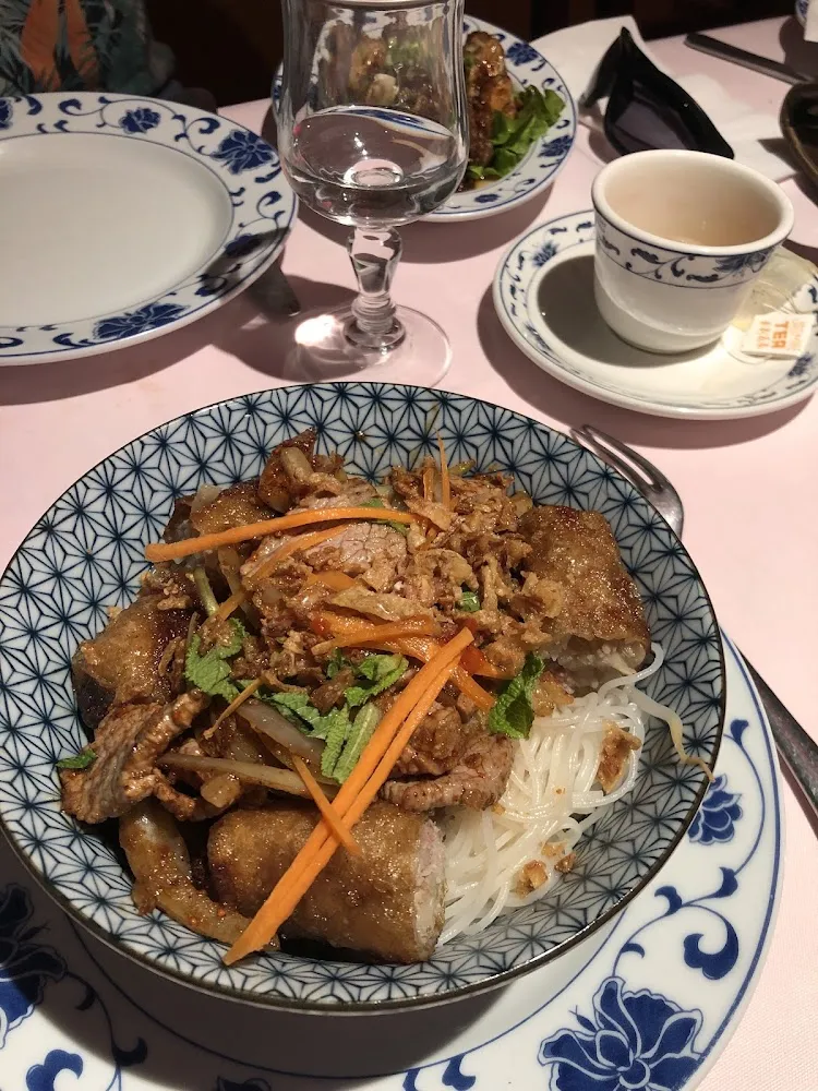 Salade de Nems Et Bœuf